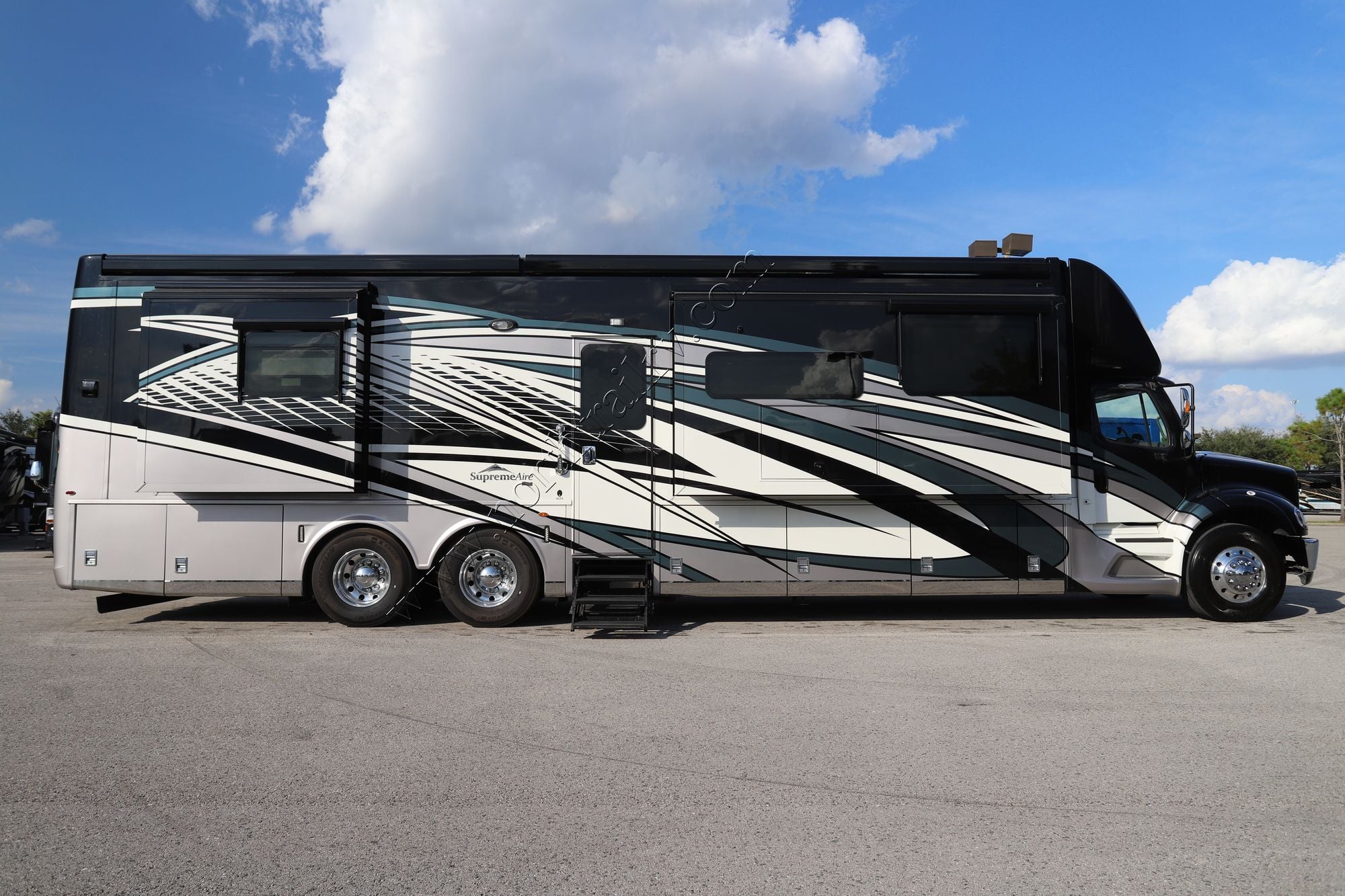 Used 2022 Newmar Supreme Aire 4575 Super C  For Sale