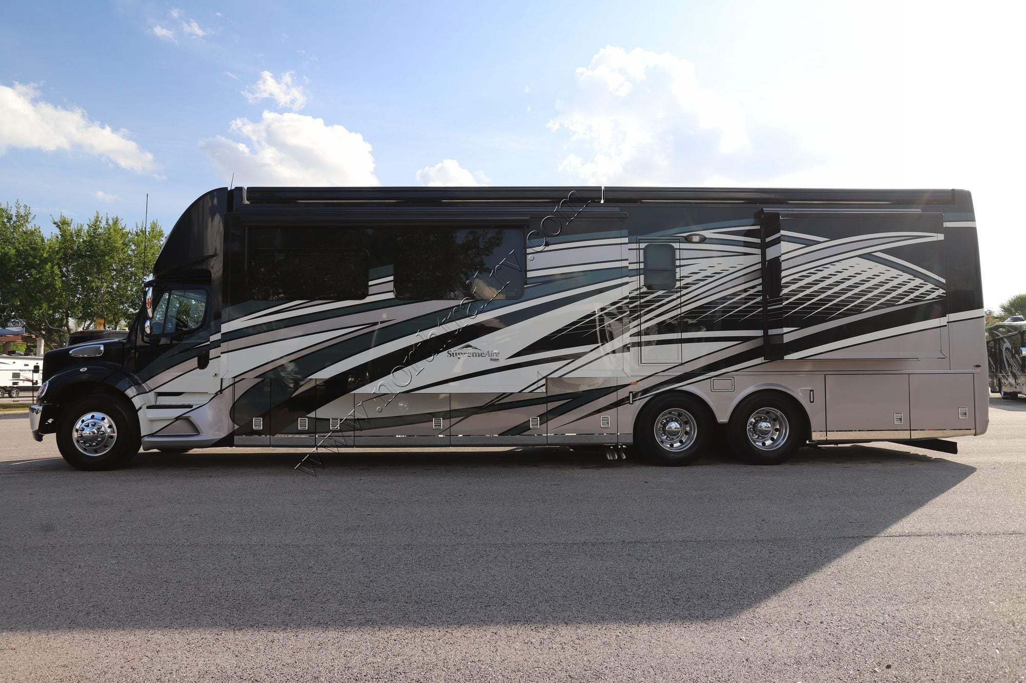 Used 2022 Newmar Supreme Aire 4575 Super C  For Sale