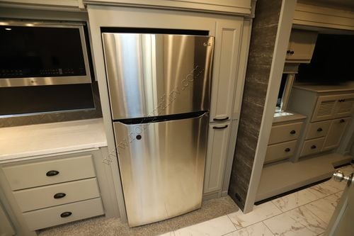 2025 Tiffin Motor Homes Allegro Red 33AA