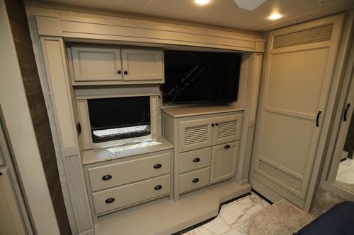 2025 Tiffin Motor Homes Allegro Red 33AA