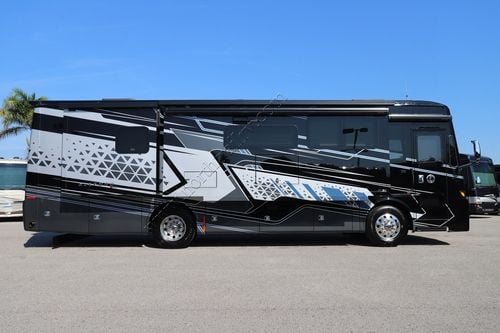 2025 Tiffin Motor Homes Allegro Red 33AA