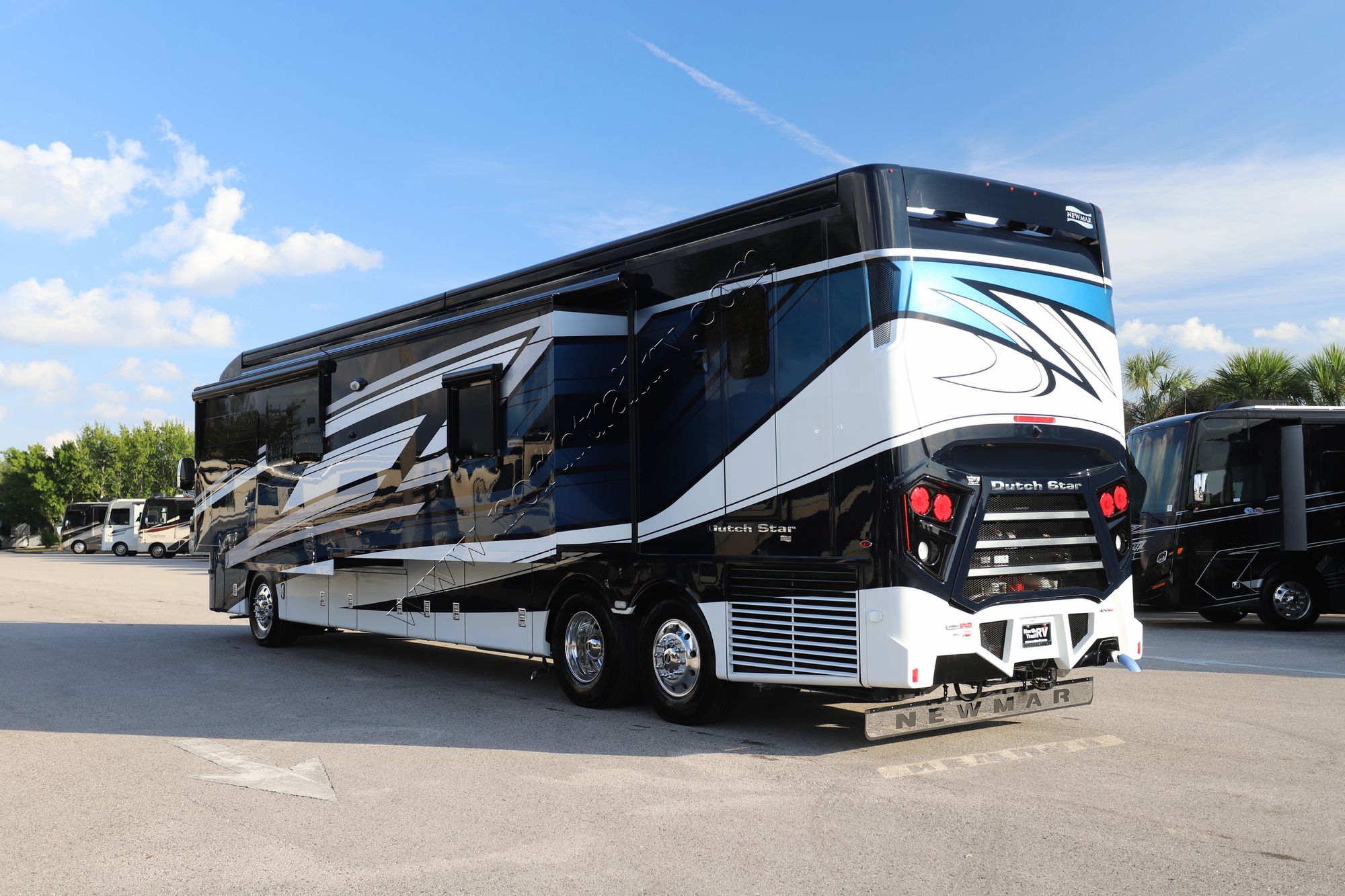 New 2026 Newmar Dutch Star 4325 Class A  For Sale