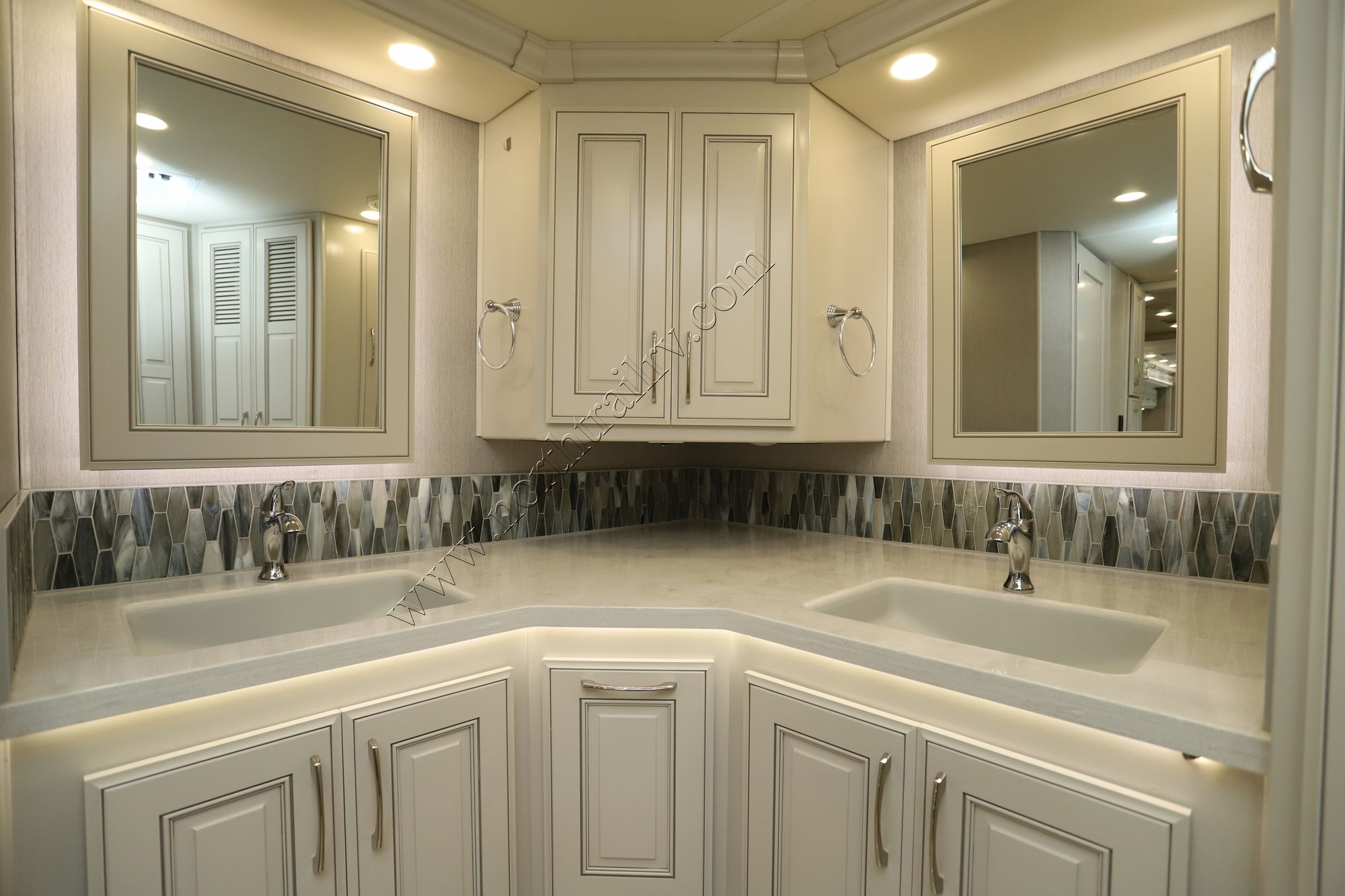 Used 2022 Holiday Rambler Armada 44LE Class A  For Sale