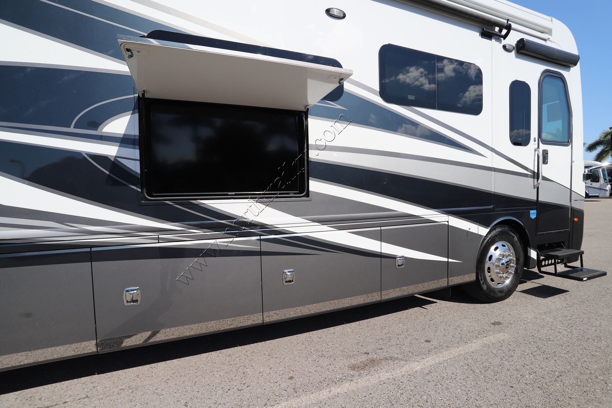 Used 2022 Holiday Rambler Armada 44LE Class A  For Sale