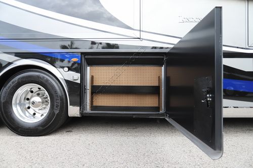 2023 Newmar London Aire 4551