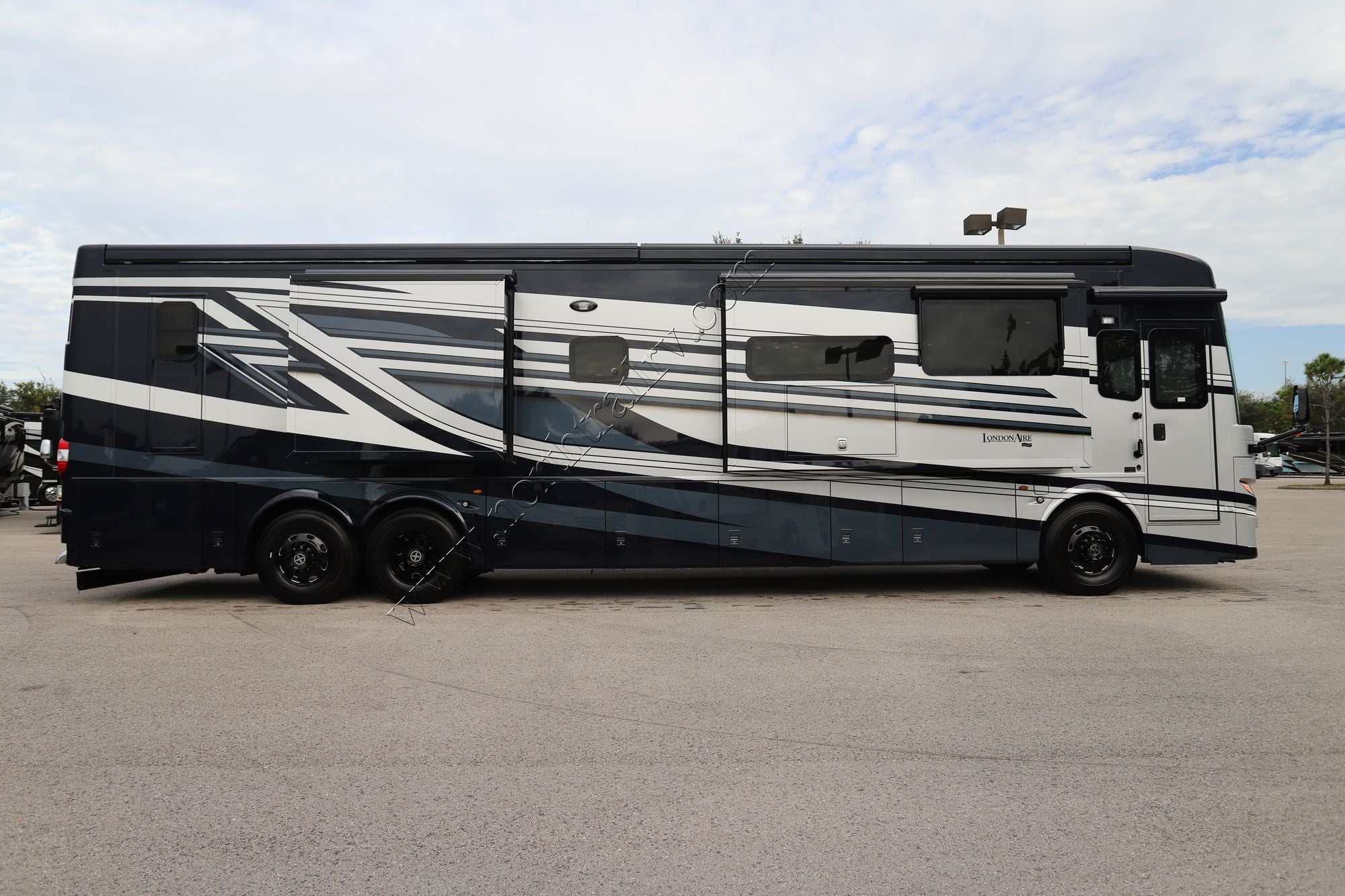 New 2026 Newmar London Aire 4540 Class A  For Sale