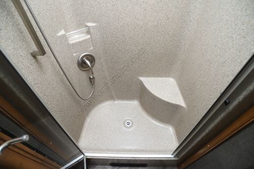 2016 American Coach Allegiance 39A