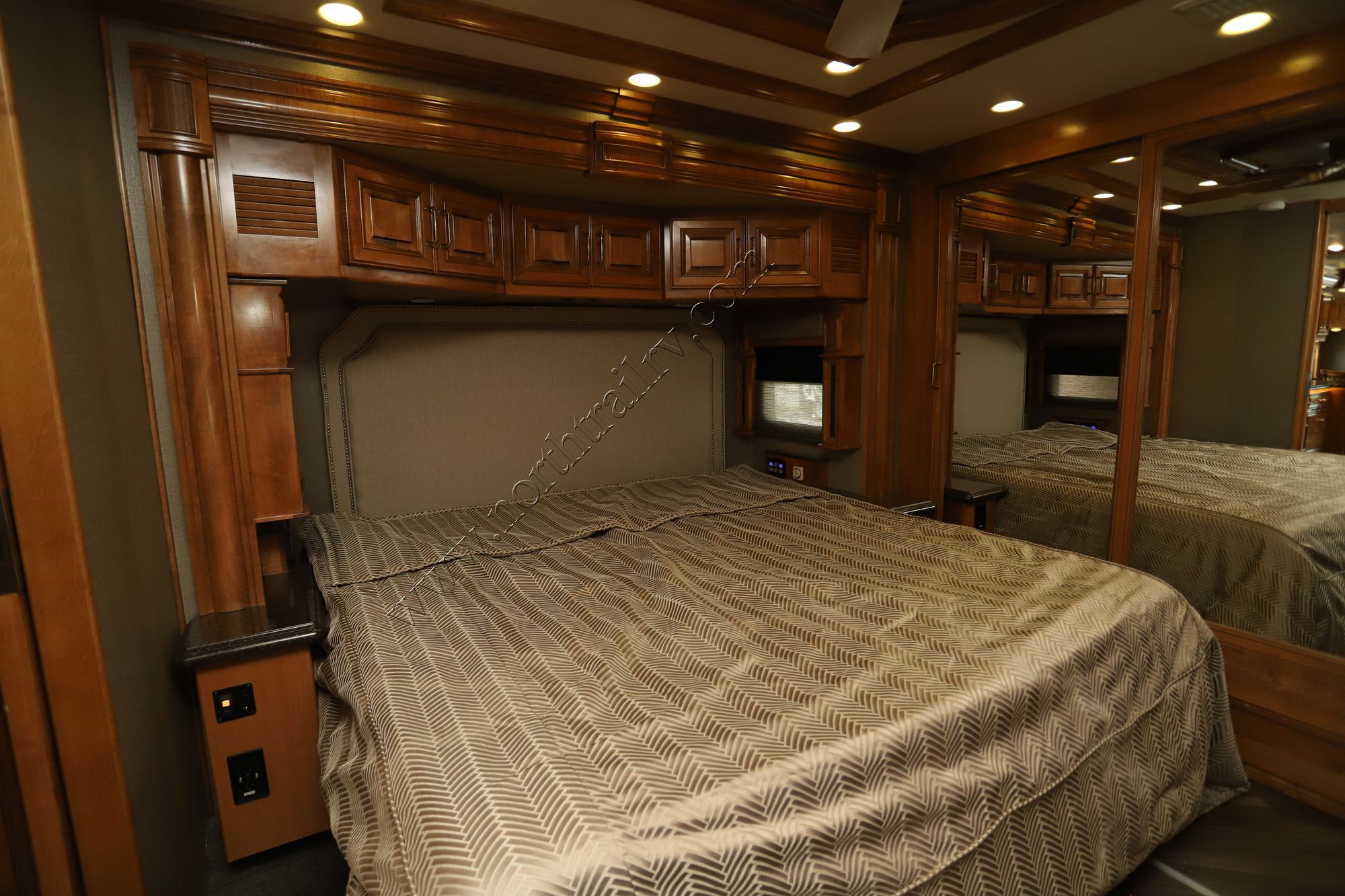 Used 2016 American Coach Allegiance 39A Class A  For Sale