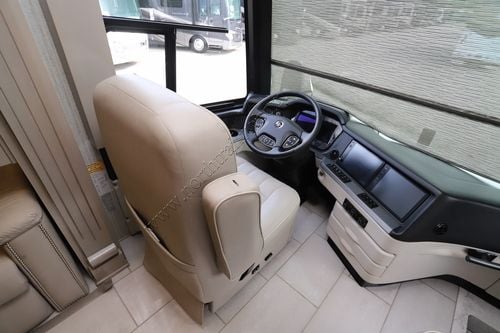 2023 Newmar London Aire 4551