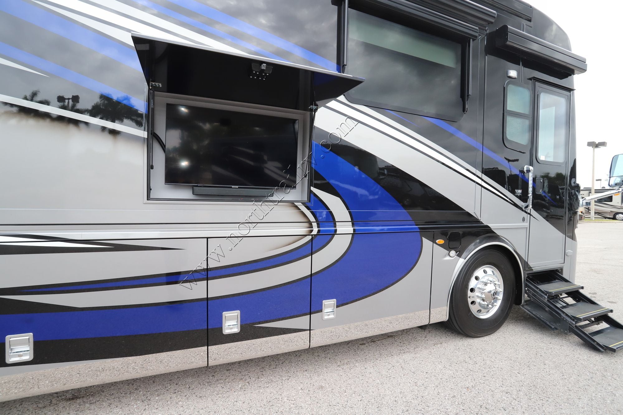 Used 2023 Newmar London Aire 4551 Class A  For Sale