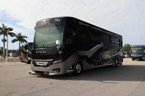 2023 Newmar London Aire 4551