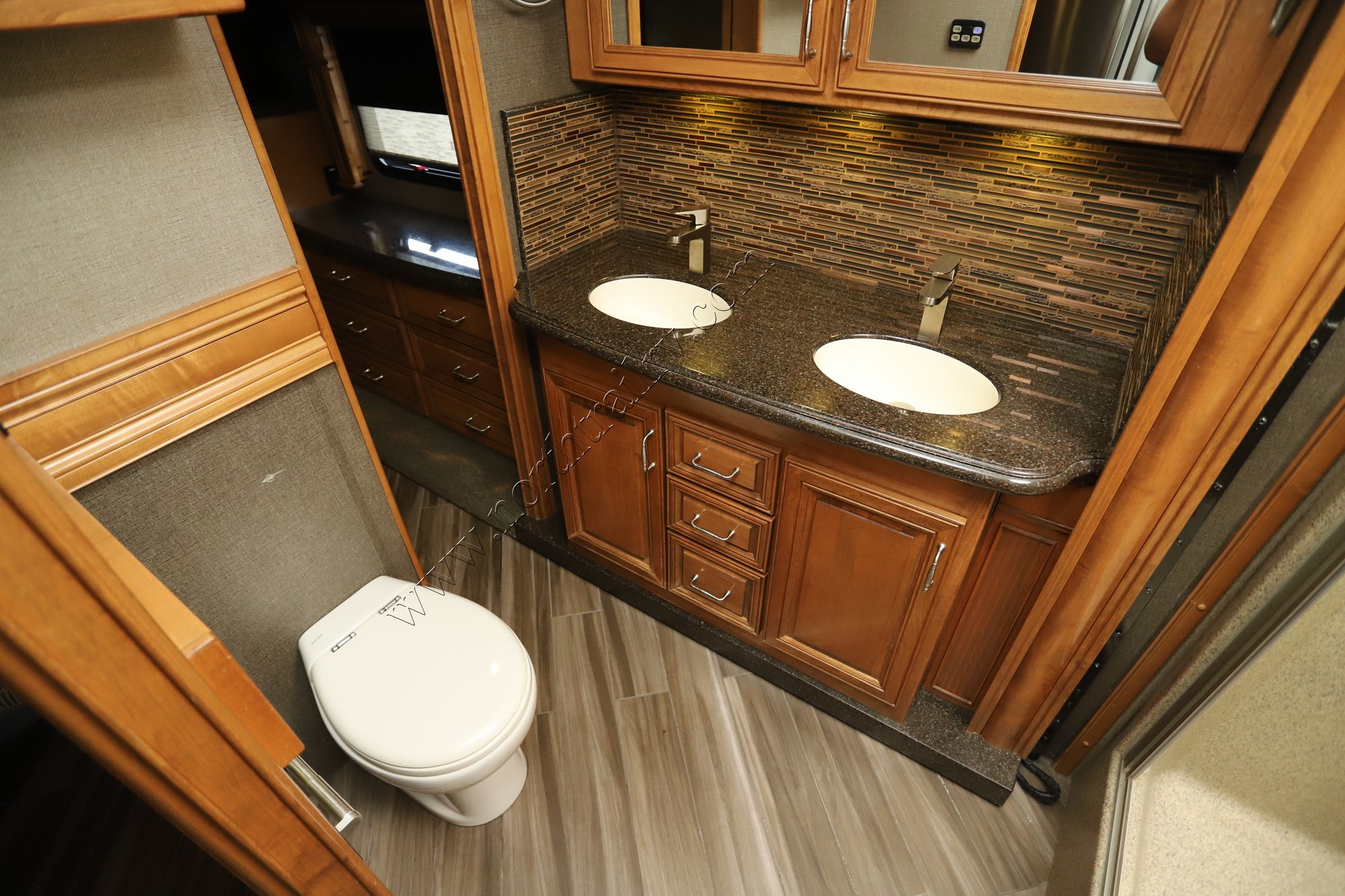 Used 2016 American Coach Allegiance 39A Class A  For Sale