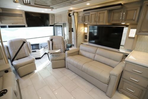 2023 Newmar London Aire 4551