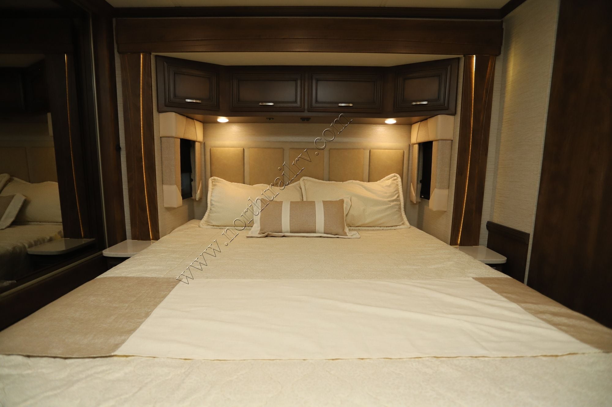 Used 2018 Newmar Ventana Le 4048 Class A  For Sale