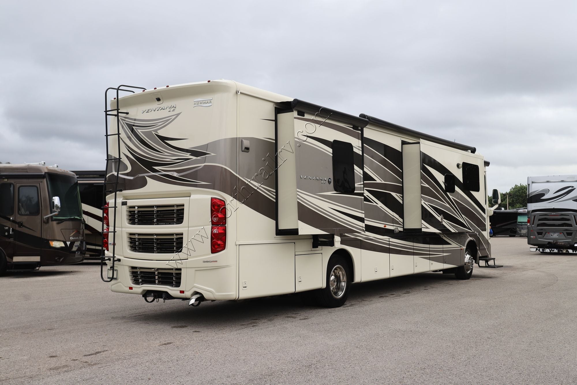Used 2018 Newmar Ventana Le 4048 Class A  For Sale