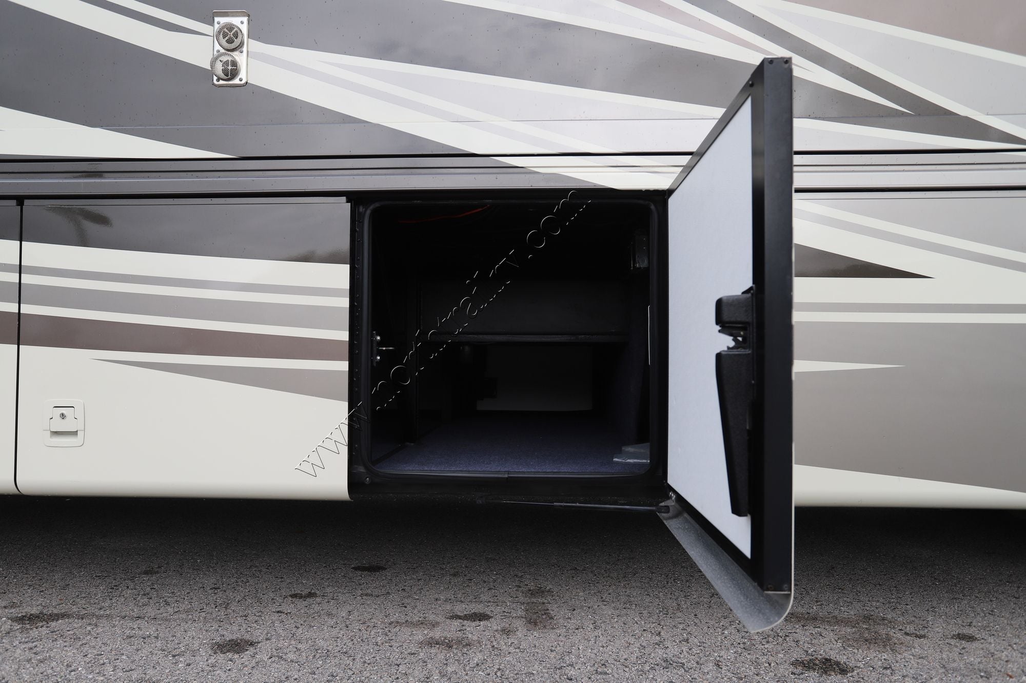 Used 2018 Newmar Ventana Le 4048 Class A  For Sale