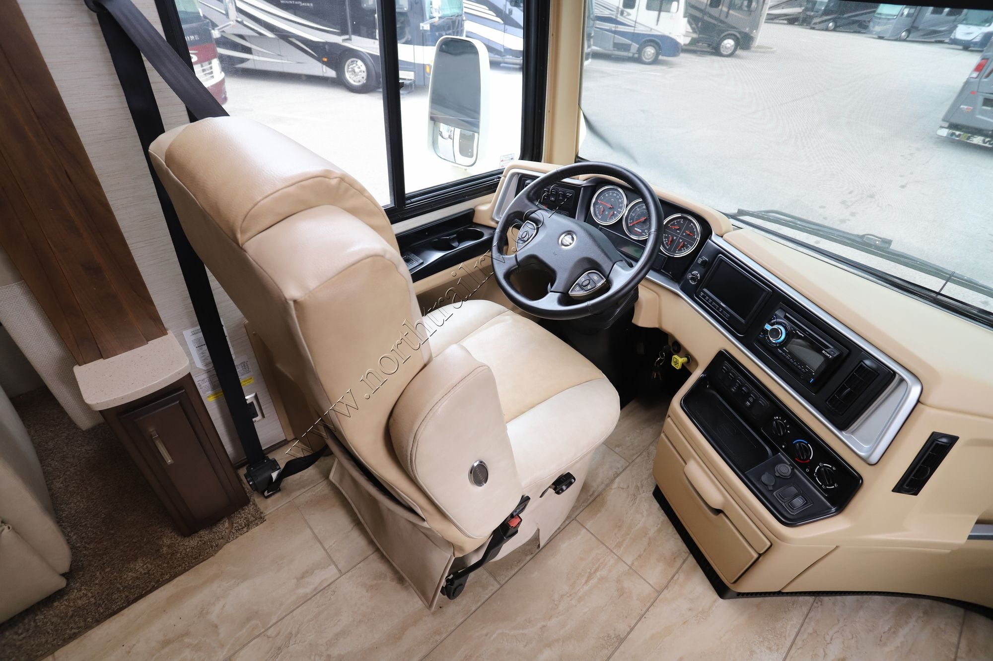 Used 2018 Newmar Ventana Le 4048 Class A  For Sale