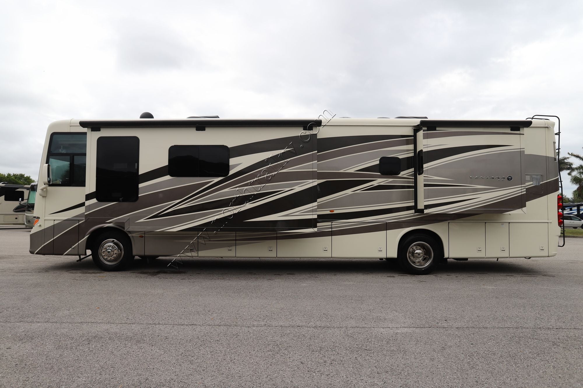 Used 2018 Newmar Ventana Le 4048 Class A  For Sale
