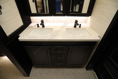 2026 Tiffin Motor Homes Phaeton 35CH