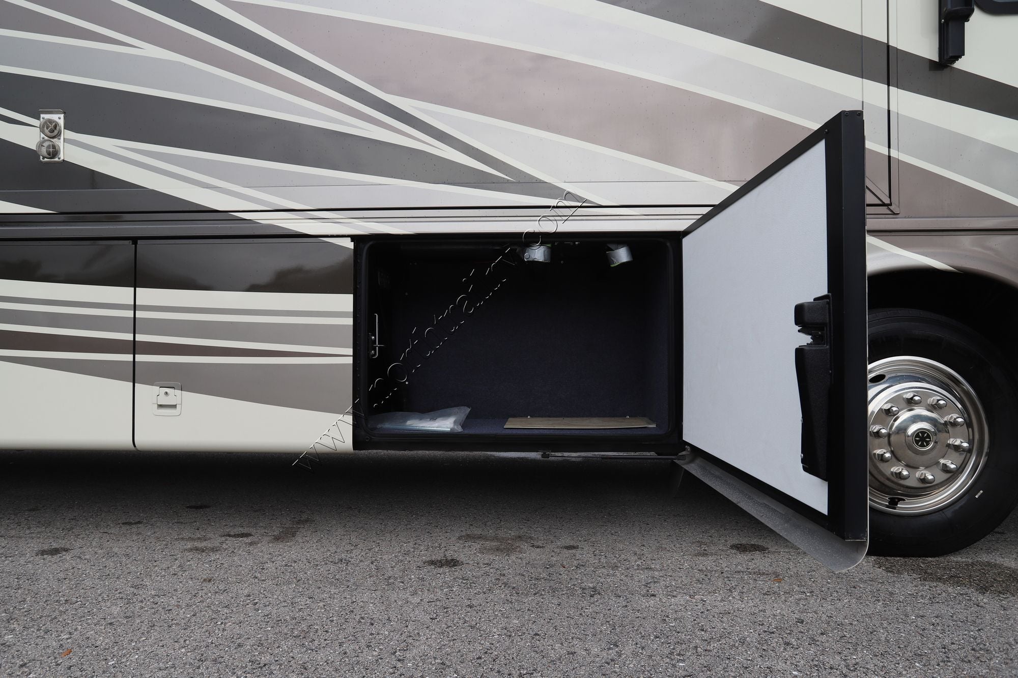 Used 2018 Newmar Ventana Le 4048 Class A  For Sale