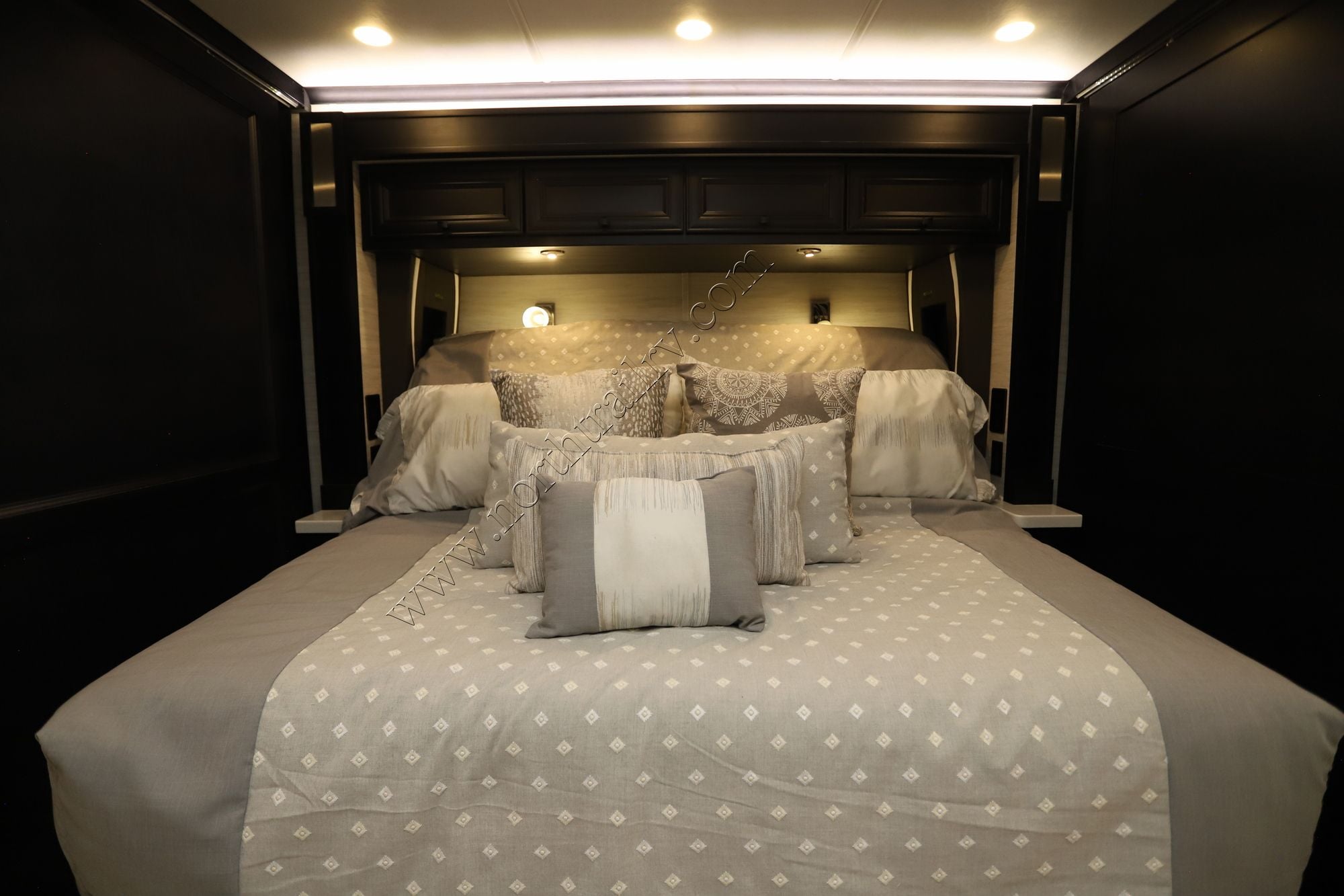 New 2026 Tiffin Motor Homes Phaeton 35CH Class A  For Sale