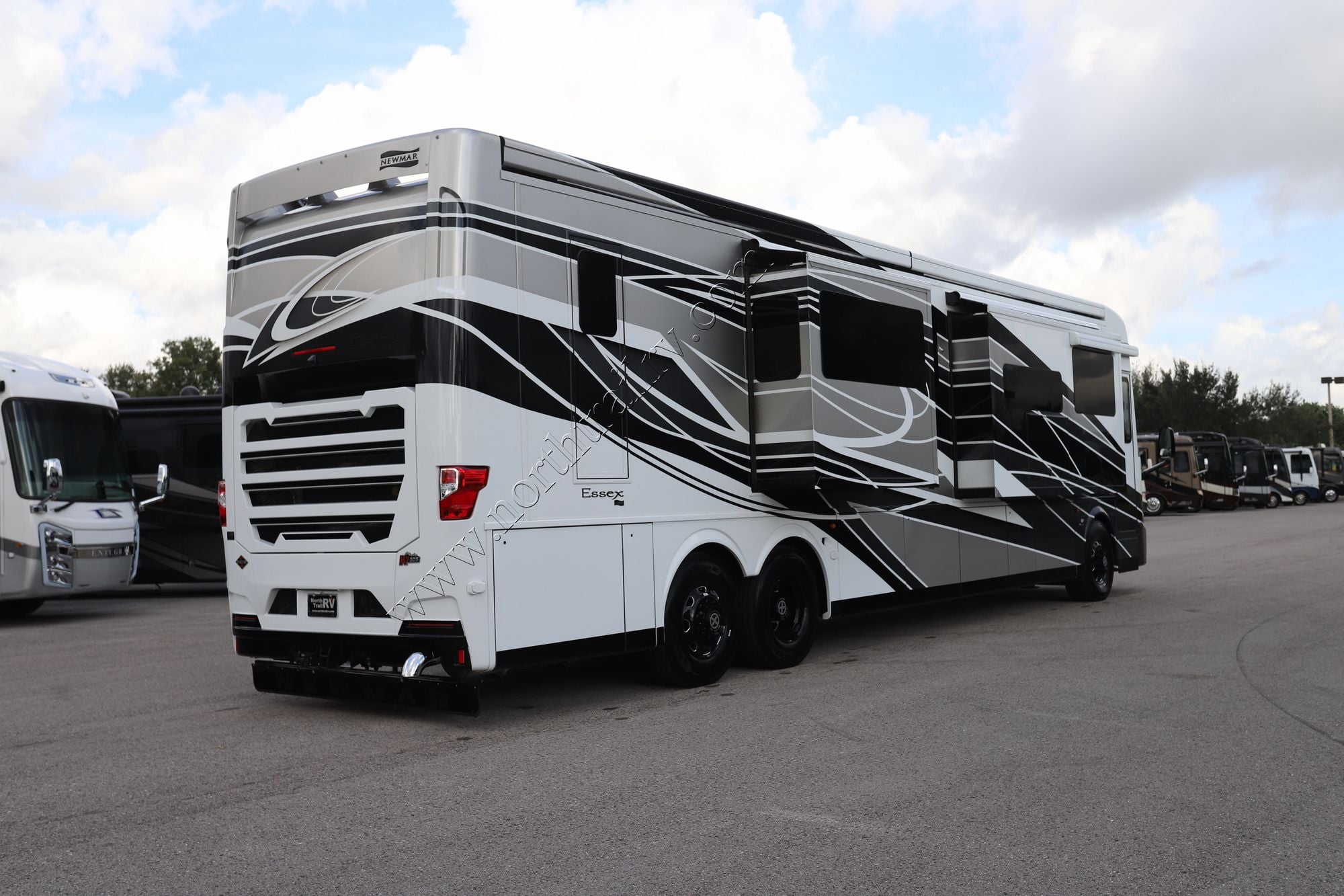 New 2026 Newmar Essex 4551 Class A  For Sale