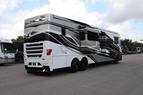 2026 Newmar Essex 4551