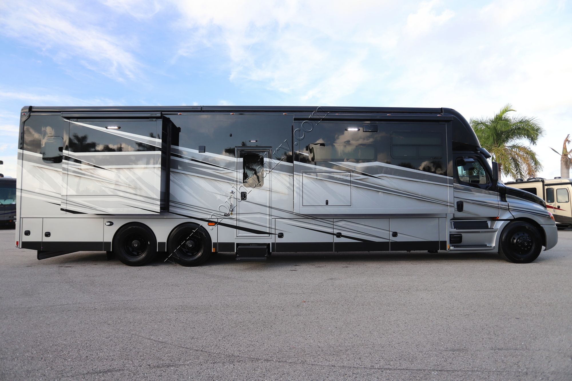 New 2026 Renegade Rv Xl 45DBM Super C  For Sale