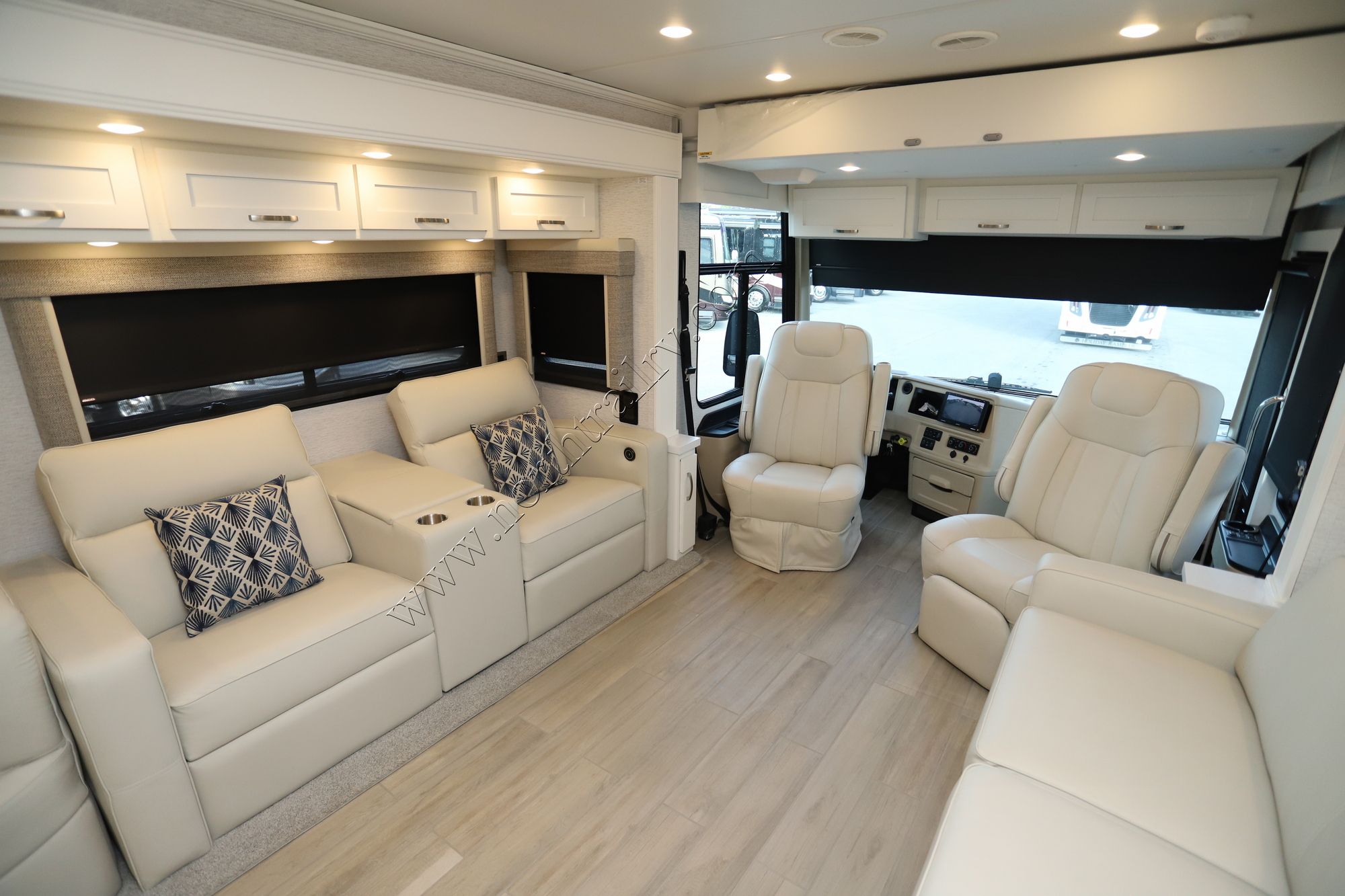 Used 2025 Newmar Northern Star 4037 Class A  For Sale