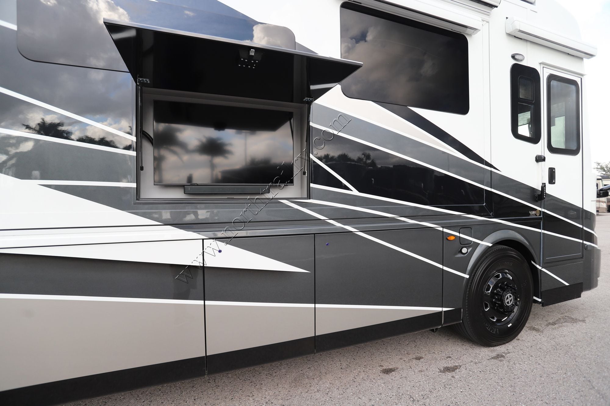 New 2026 Newmar Essex 4551 Class A  For Sale