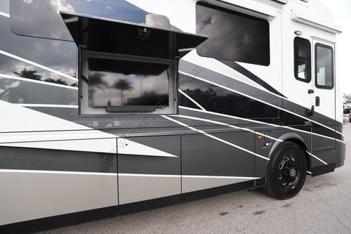 2026 Newmar Essex 4551