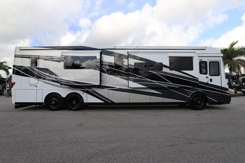 2026 Newmar Essex 4551