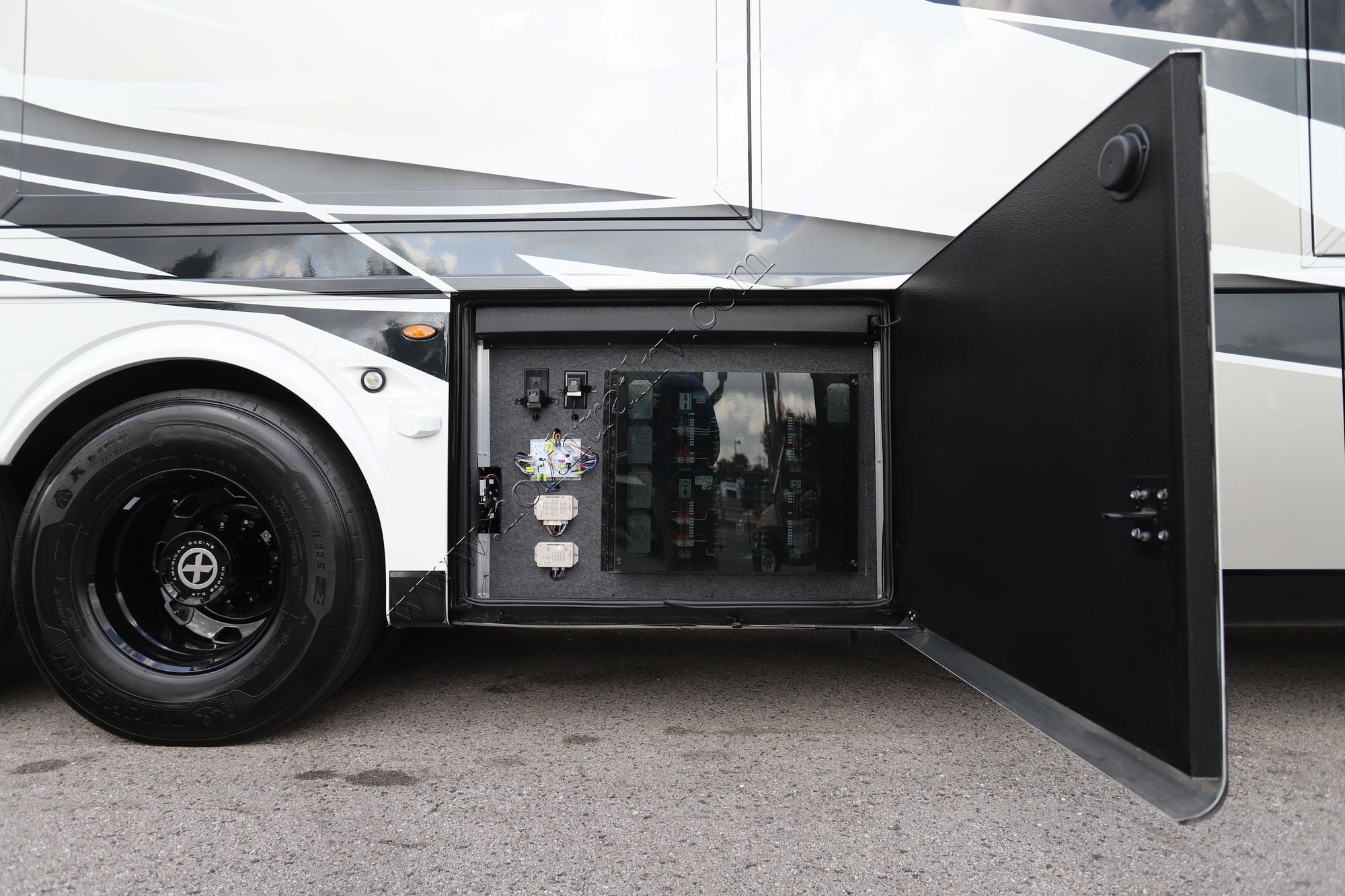 New 2026 Newmar Essex 4551 Class A  For Sale