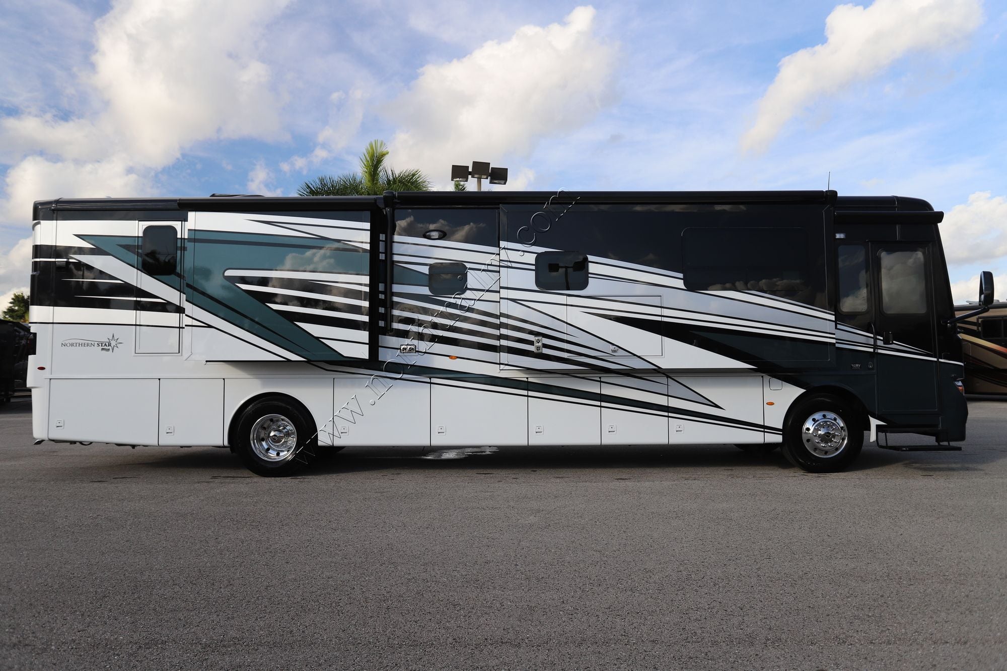 Used 2025 Newmar Northern Star 4037 Class A  For Sale