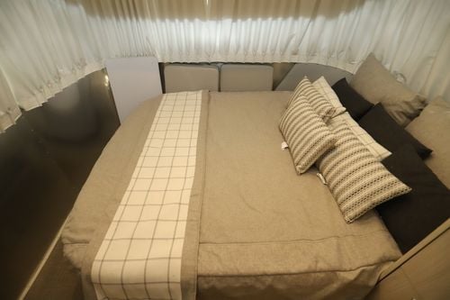 2023 Airstream Globetrotter 25FBQ