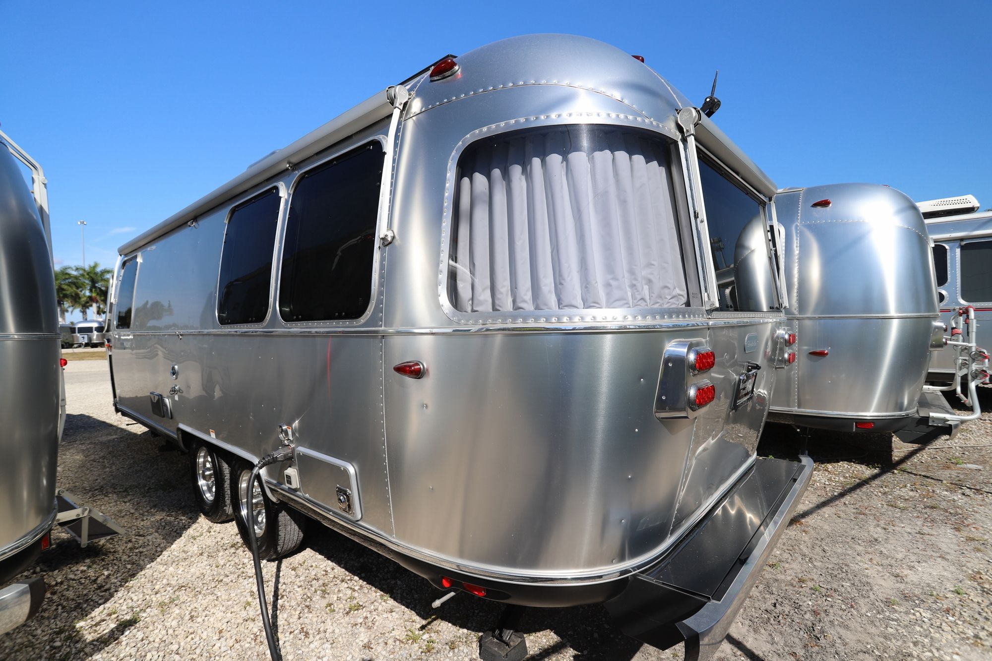 Used 2023 Airstream Globetrotter 25FBQ Travel Trailer  For Sale