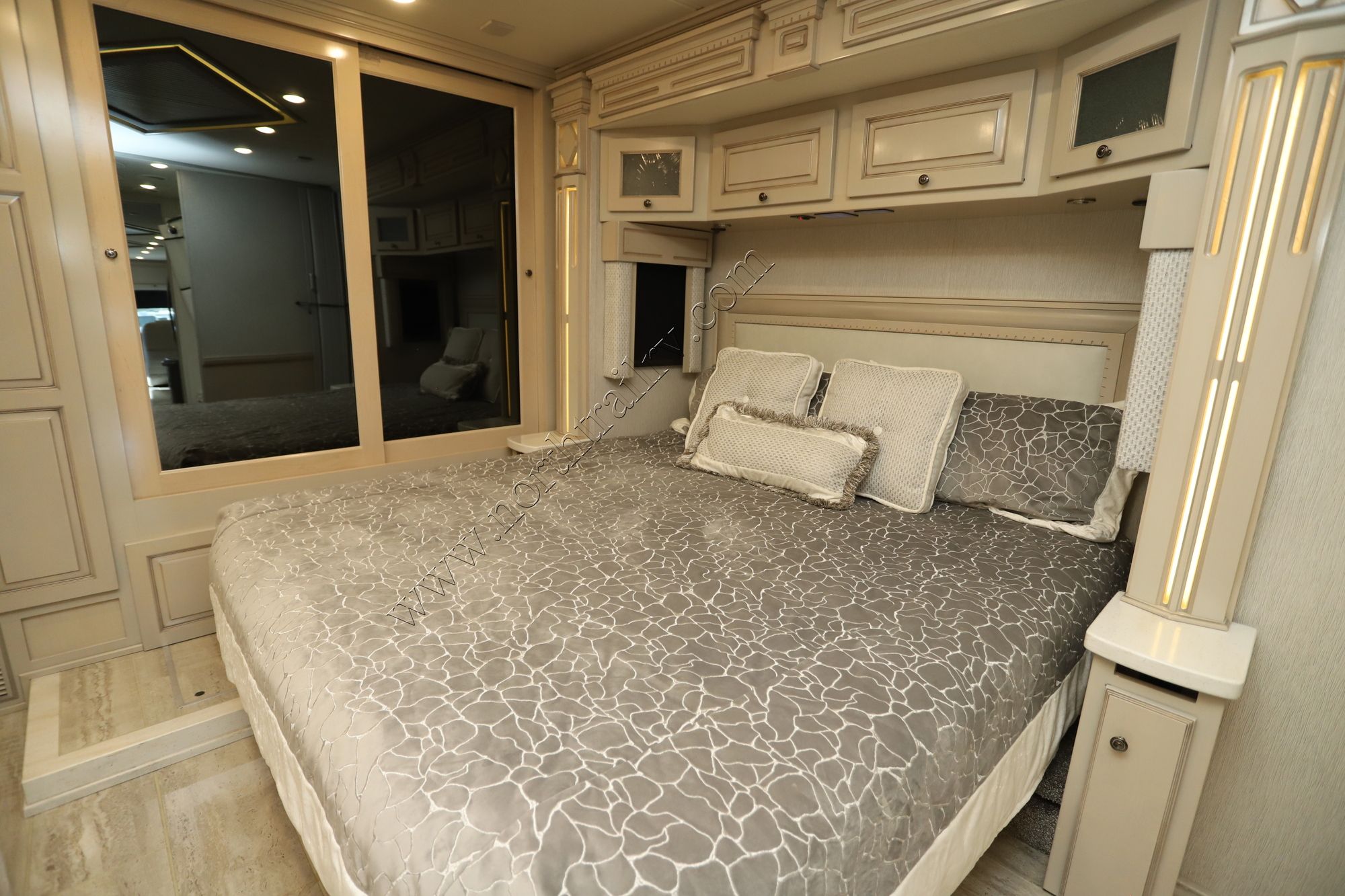 Used 2022 Newmar Dutch Star 4311 Class A  For Sale