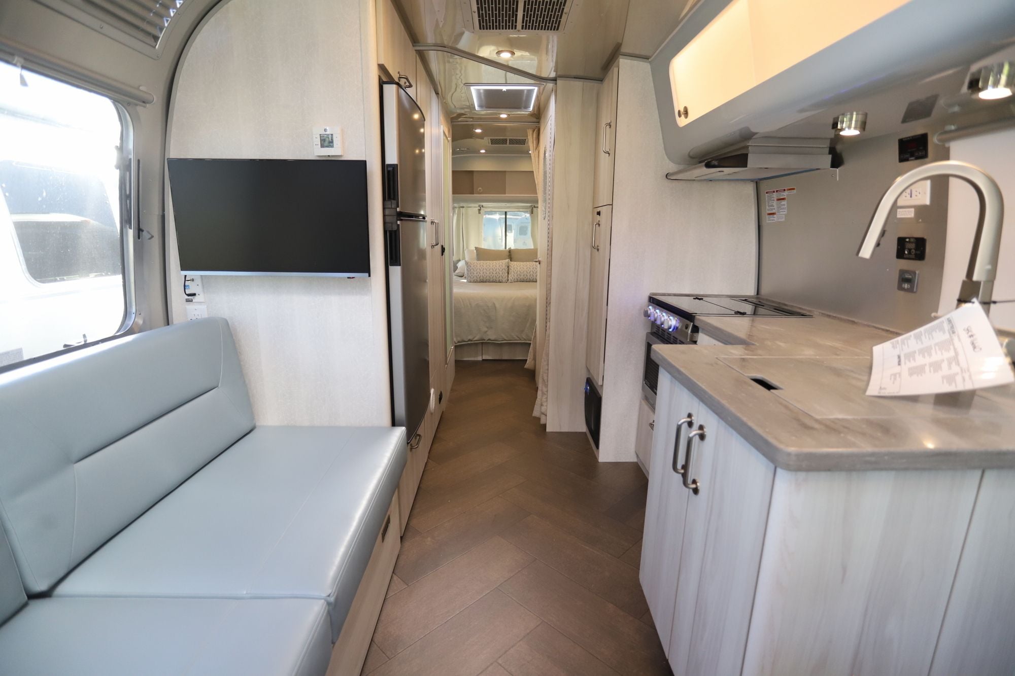 2026 Airstream International 27FB Travel Trailer New  For Sale