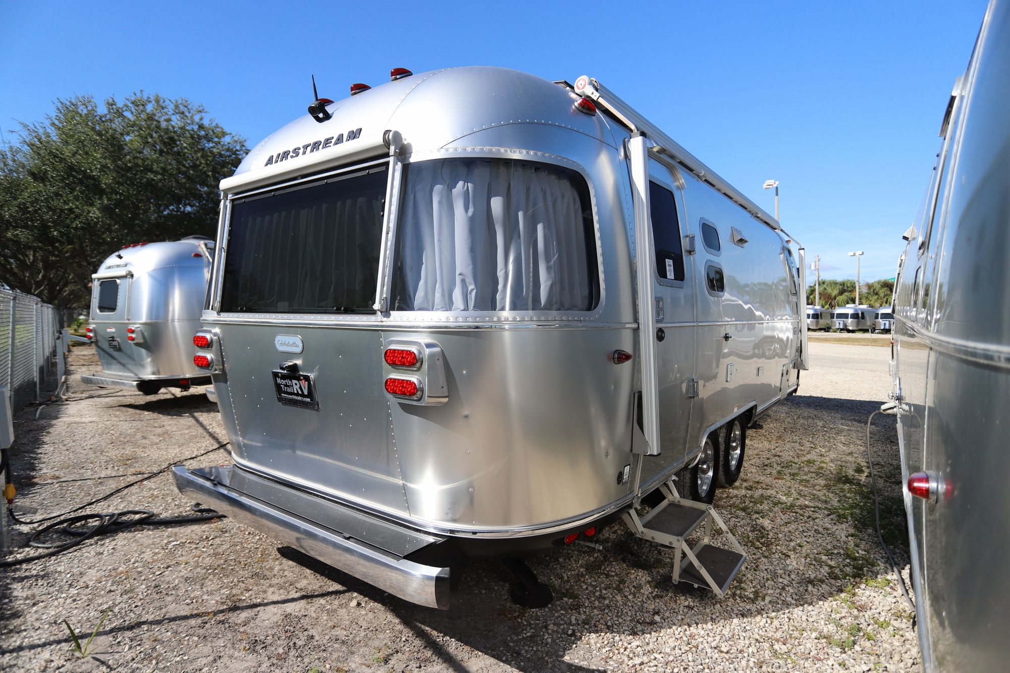 Used 2023 Airstream Globetrotter 25FBQ Travel Trailer  For Sale