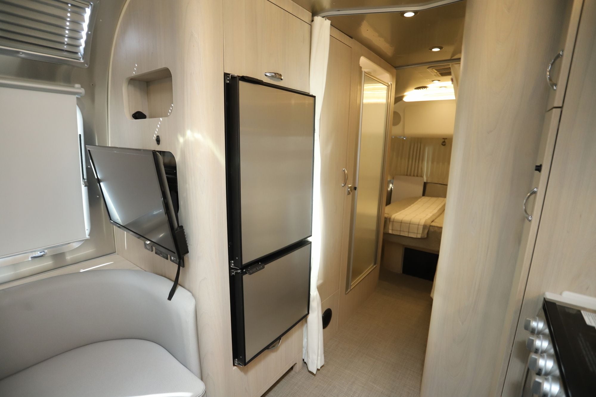 Used 2023 Airstream Globetrotter 25FBQ Travel Trailer  For Sale