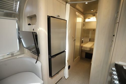 2023 Airstream Globetrotter 25FBQ