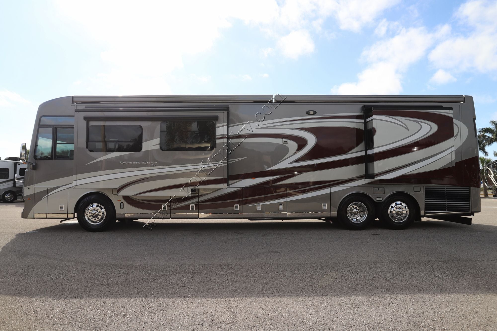 Used 2022 Newmar Dutch Star 4311 Class A  For Sale