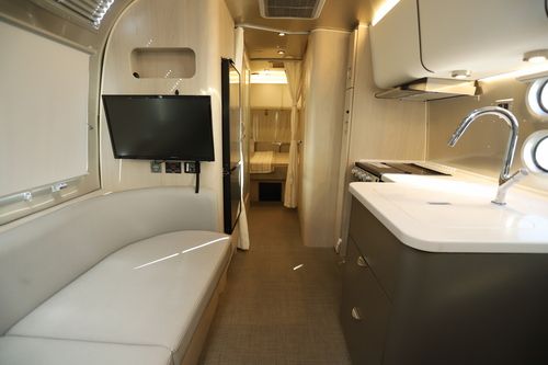 2023 Airstream Globetrotter 25FBQ