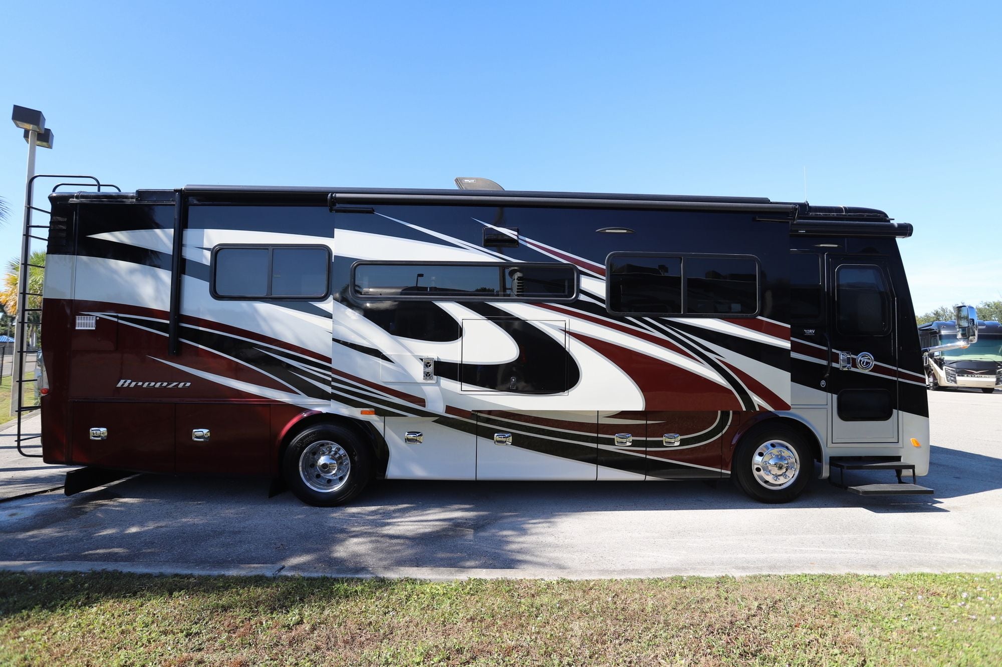 Used 2019 Tiffin Motor Homes Breeze 31BR Class A  For Sale