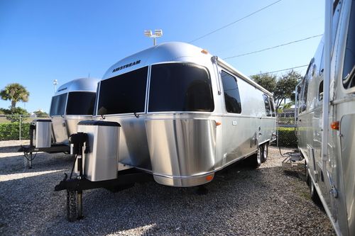 2023 Airstream Globetrotter 25FBQ