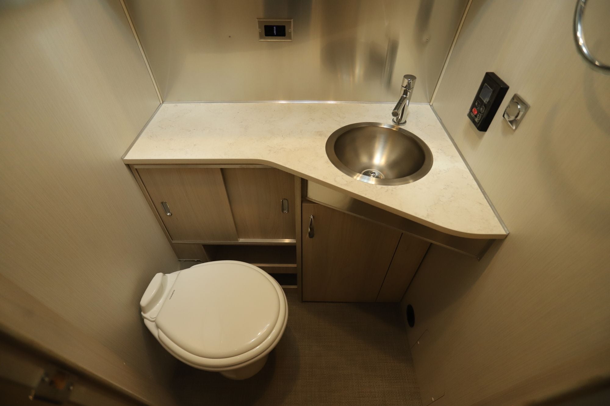 Used 2023 Airstream Globetrotter 25FBQ Travel Trailer  For Sale