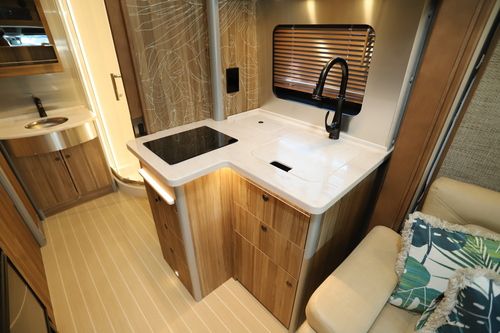 2024 Airstream Atlas Tommy Bahama E1