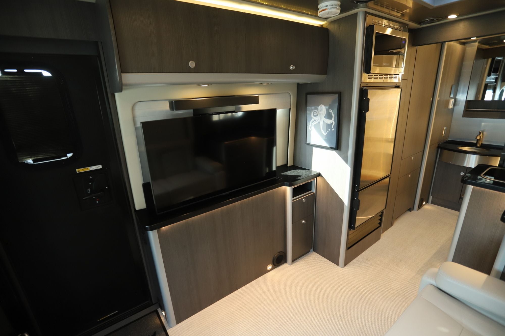 2025 Airstream Atlas MURPHY SUITE Class C Used  For Sale