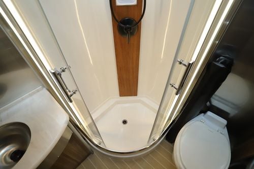 2024 Airstream Atlas Tommy Bahama E1