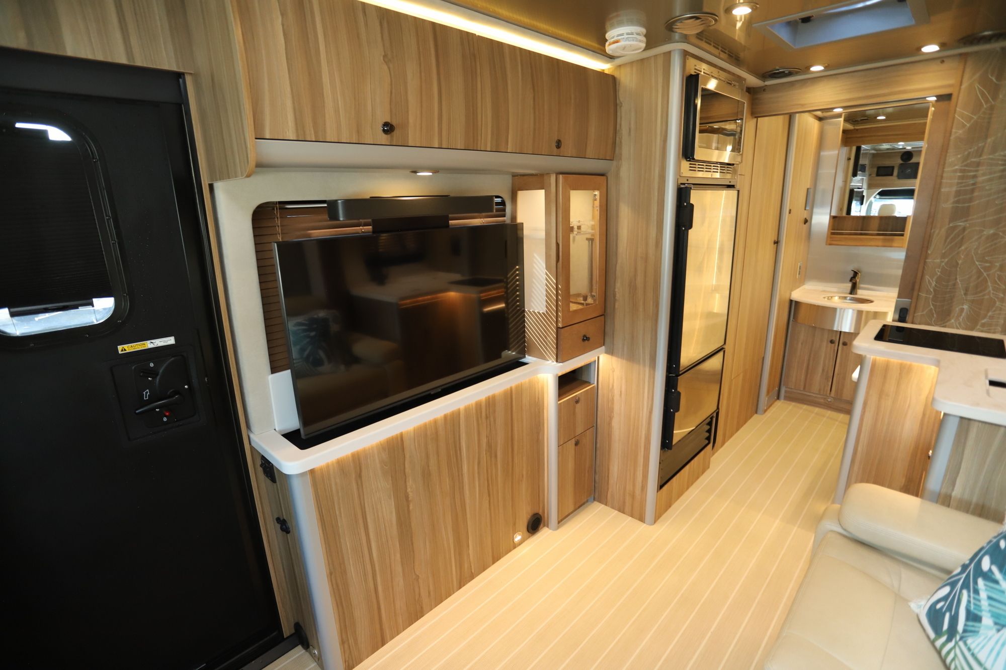 2024 Airstream Atlas Tommy Bahama E1 Class C Used  For Sale